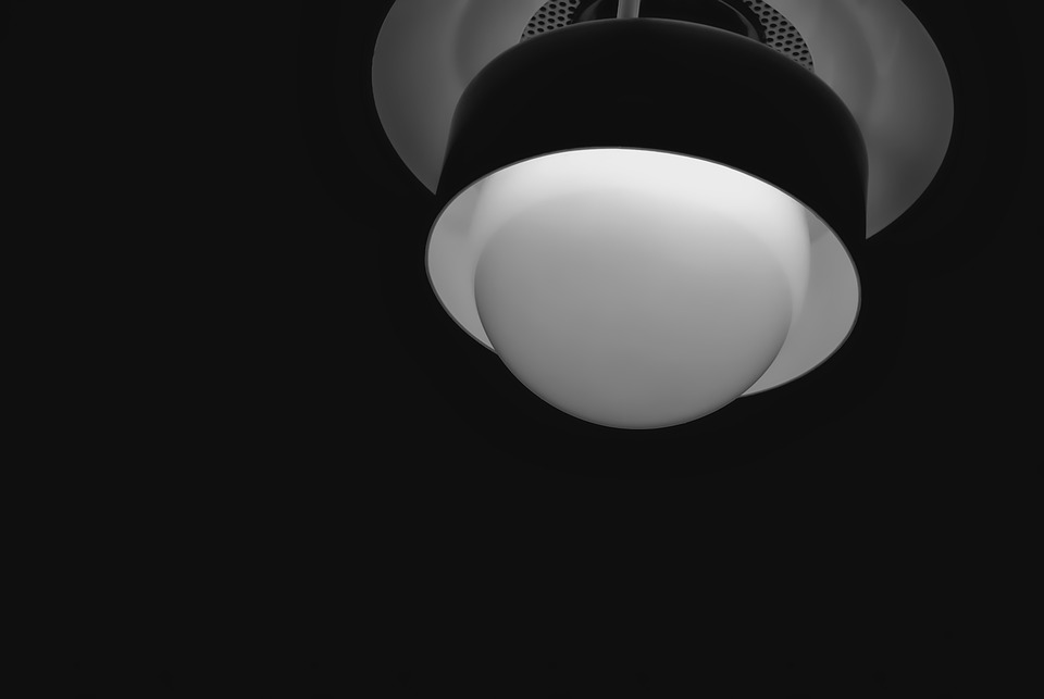 LED žárovka v lampičce