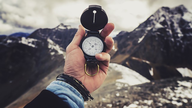 kompas na horách